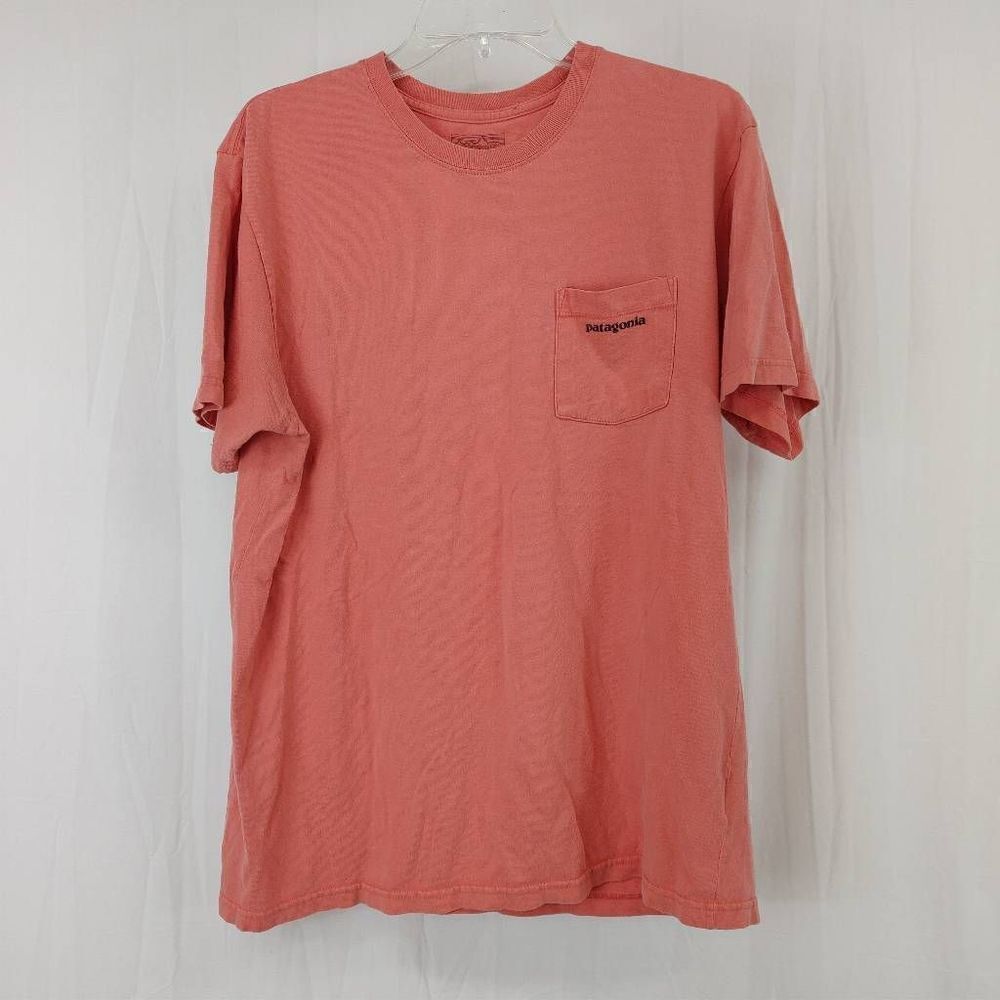 Patagonia Coral Pocket Tee Regular Fit Mens Medium Graphic Tee.
Armpit to armpit